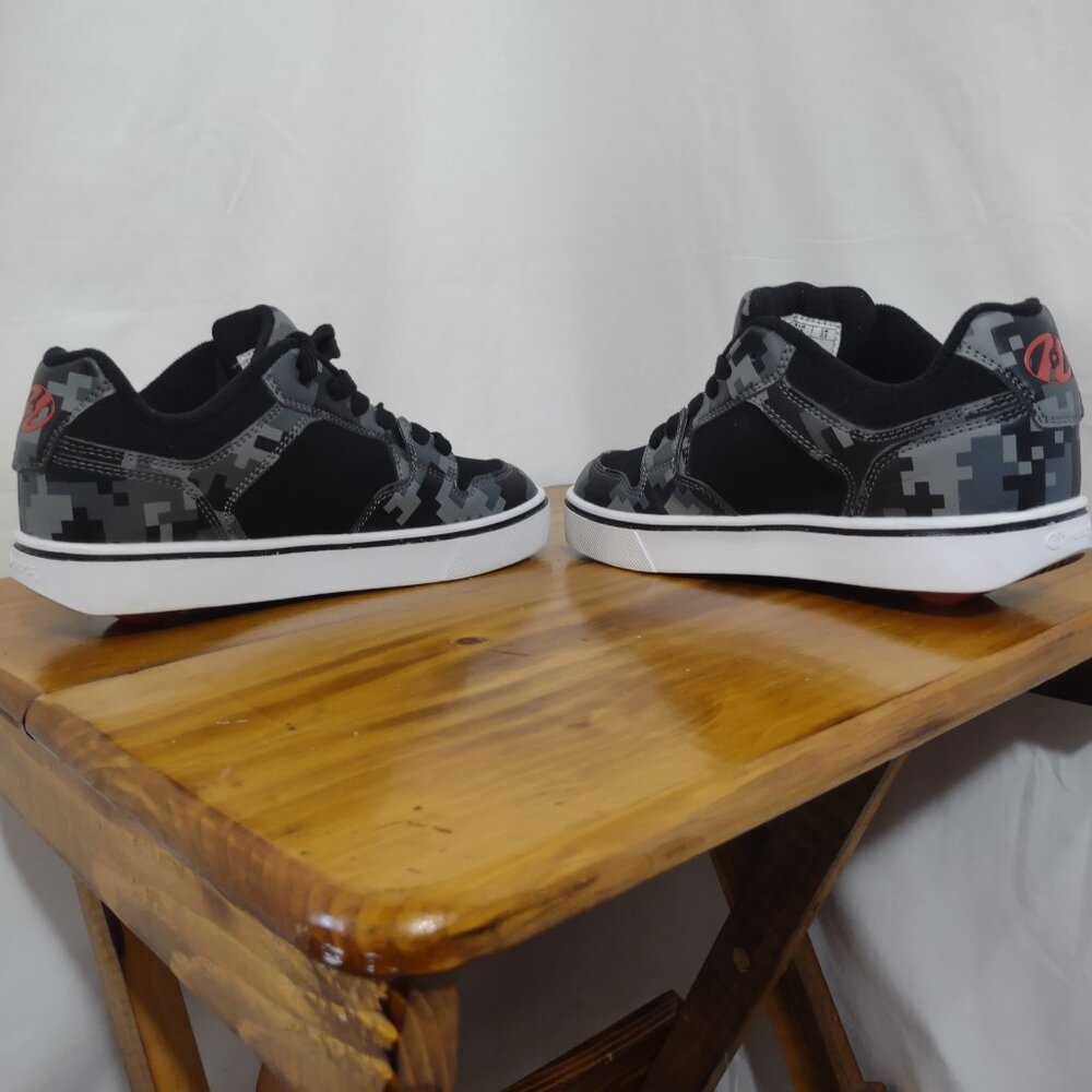 HEELYS Boys Black, Red & Grey Skate Sneakers Size 4 - Picture 4 of 8